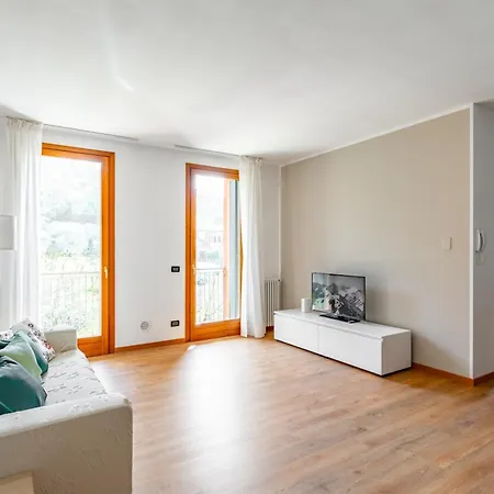 Into The Green! Flat & Garage * أركوا بتراركا